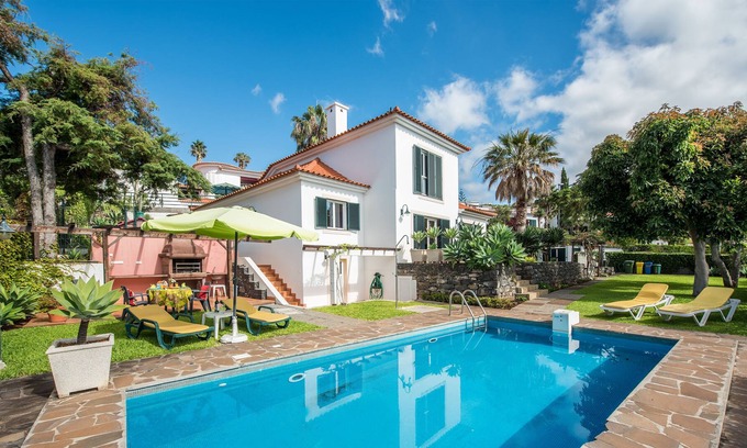 Garajau Villa | Villa de calidad - muy privado con piscina + jardín + barbacoa + 5 minutos a pie de Wi-Fi + de bar