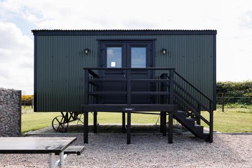Bangor Otro | Quarterlands Glamping, Shepherds hut Bramble