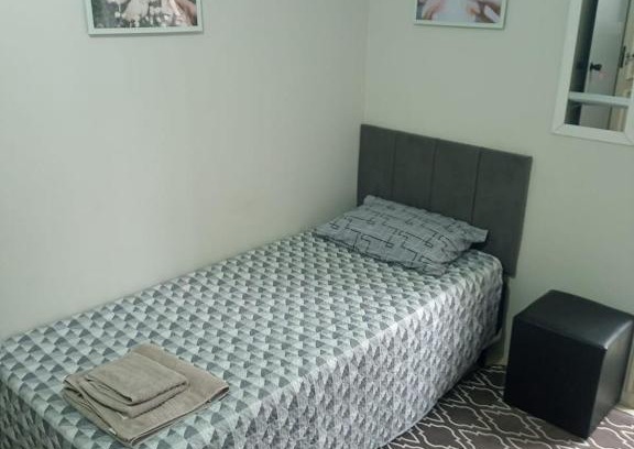 Alphaville Casa | quarto 05 solteiro aconchegante