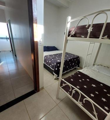 Village Casa | Quarto Casal com Solteiro - Queen's Hotel