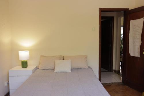 Serra Casa | Quarto Casal com Varanda Casa Caramel