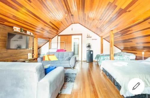 Italia Apartamento | Quarto Chalé aconchegante em Casa da Família Anton próximo ao aeroporto