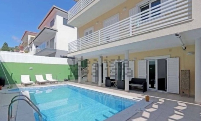Oeiras Apartamento | Quarto Duplo com Piscina Junto a Lisboa e Caxias