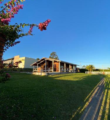 Sao Roque Casa | QUARTO Primavera em Casa de Madeira no Alto da Serra - PetFriendly