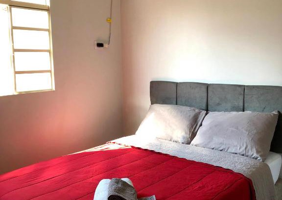 Vila Yolanda Casa | Quarto Privado em residência no Coração de Foz - casa e banheiro compartilhado