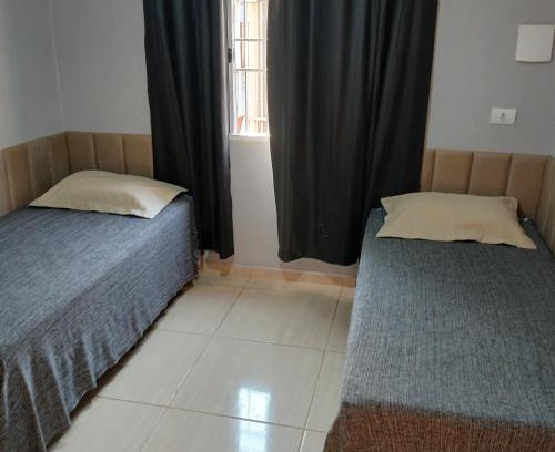 Artur Nogueira Casa | Quarto Solteiro com TV