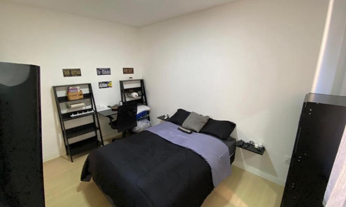 Andorinha Casa | Quarto Suíte em apto compartilhado com anfitrião Mandi a 250m do Mar