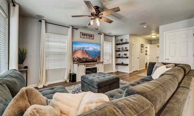 The Meadows Casa | Quartz Castle |Trails & Outlets,BBQ| Dog Friendly