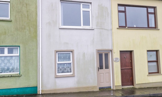 Inishnee Cabaña | QUAYSIDE HOUSE, family friendly in Roundstone, County Galway