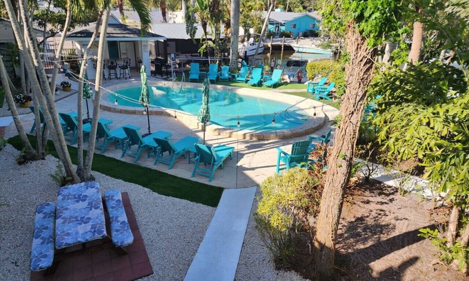 East Naples Villa | Estudio con acceso al canal y piscina! Relájate junto al agua!