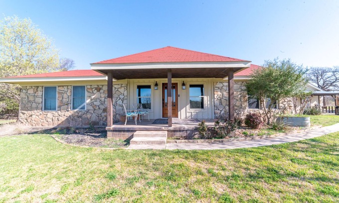 Alvord Otro | Queen and Duke Cottage