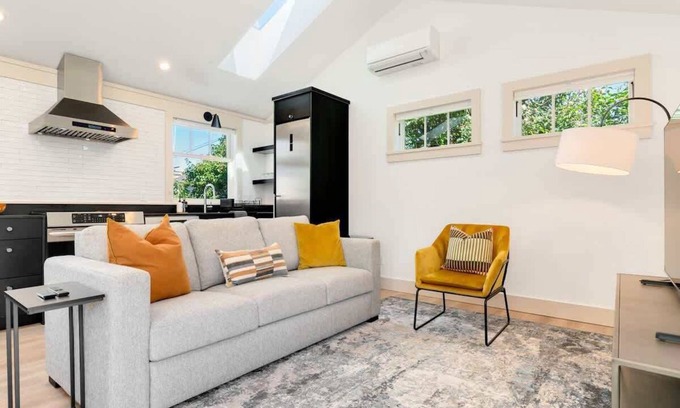North Queen Anne Casa | Stylish Queen Anne DADU | Private Entry + Modern Design