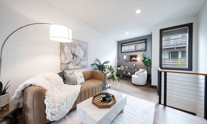 East Queen Anne Casa | Queen Anne Modern Home Free Parking |SLU| Gym