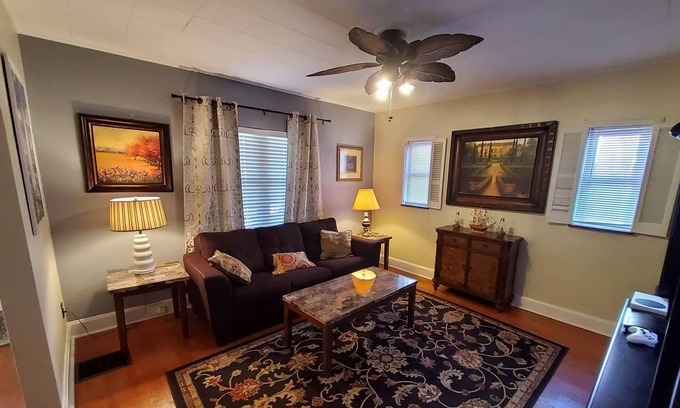 West Price Hill Casa | Queen Bed + Sleeper Sofa