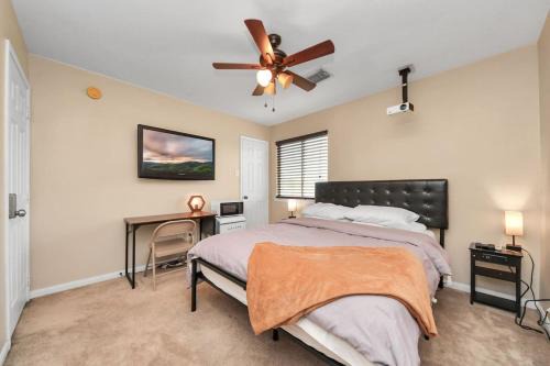 Barker Casa | Queen BR.Projector, Hi-Speed Wi-Fi, Patio