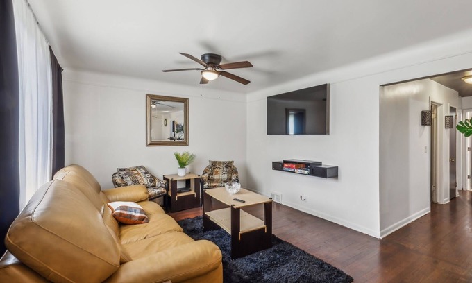 Inkster Casa | Queen G2 Mansion (3-Bedroom Home) - Pets Allowed by RedAwning