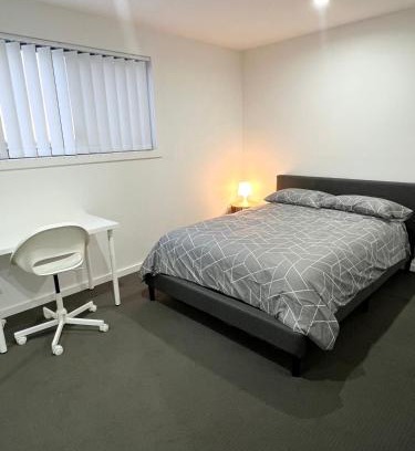 Guildford Casa | Queen Room in Peaceful and Modern House - OR8
