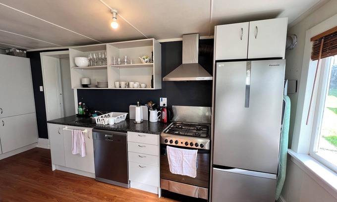 Newton Cama Y Desayuno | QUEEN ROOM Only @ PAGET House PONSONBY AUCKLAND One in a Five bedroom villa.