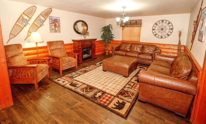 Ponderay Casa | Queen Room with Recliner at FairBridge Inn & Suites Sandpoint