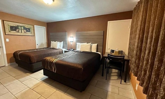 Victorville Casa | Queen Room With Two Queen Beds- Non Smoking