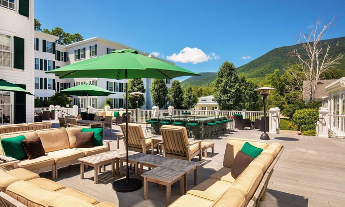 Manchester Apartamento | Queen's Quarters | 2 Queen Room + Mountain View