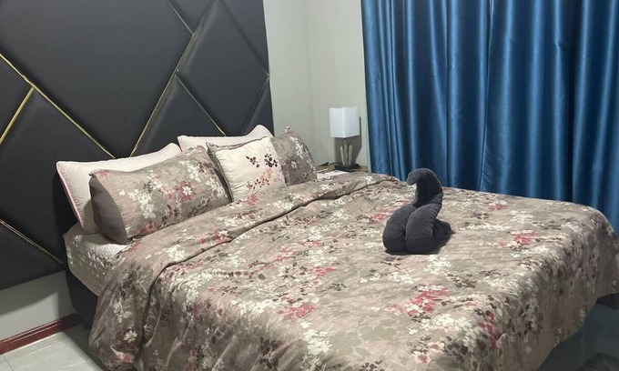 Paramaribo Apartamento | Queen's Two Bedroom apartment with Pool View