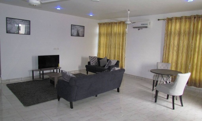 Taifa Apartamento | Queen-sized 2 bedroom Apt near Accra @ Victoria Grand apartments