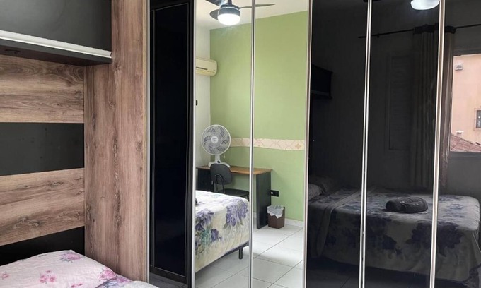 Embare Casa | Queen suite with WiFi near the beach with access to shared kitchen