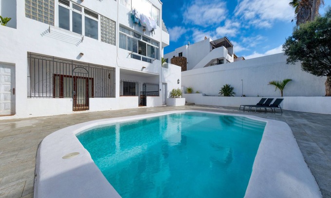 Playa del Cable Casa | QUEEN VETUSTA-VISTA PISCINA