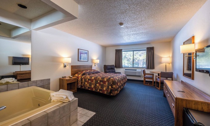Boulder Junction Apartamento | Queen Whirlpool Suite 101
