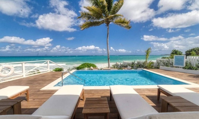Silver Sands Casa | Queens Cottage 4-Beachfront Villa - Swimming pool, staff, Newly refurbished!