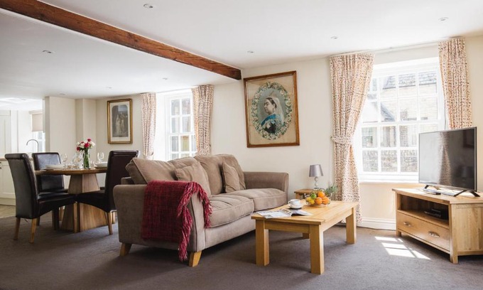 Winchcombe Casa | Queens