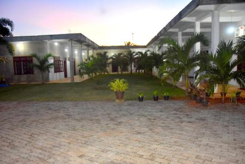 Mihintale Casa | Queens Hotel Anuradhapura