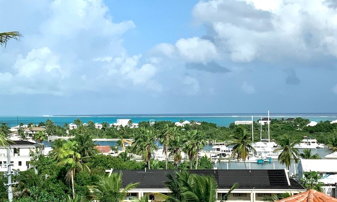 Providenciales Condominio | Anne’s Studio Ocean Views - Ubicación central