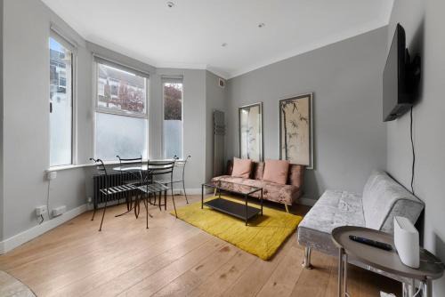 Queen's Park Apartamento | Queens Park 1 bed suite sleeps 4 ppl Ground floor