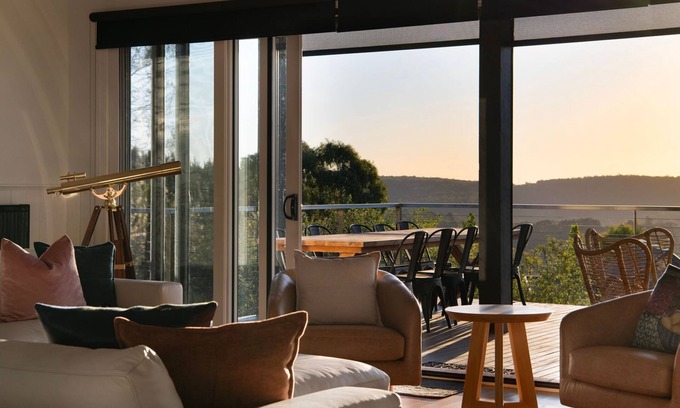 Daylesford Casa | Queensberry Hill View- luxury group retreat with heated pool