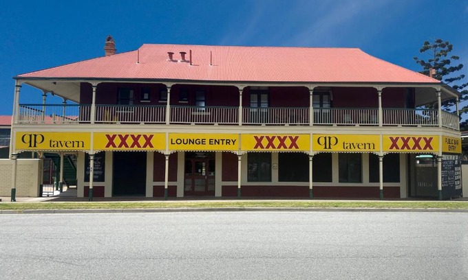 Hemmant Hotel | Queensport Tavern And Motel