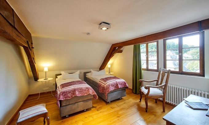 Blankenheim Apartamento | Quellenhof - Wohnen im Denkmal - Wohnung "BURG"