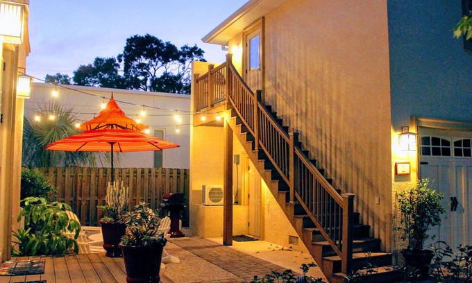 Laurel Park Casa | Quick and Easy Walk Downtown - Tons of Amenities