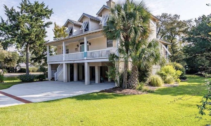 North Litchfield Beach Casa | Quick stroll to beautiful North Litchfield beach!