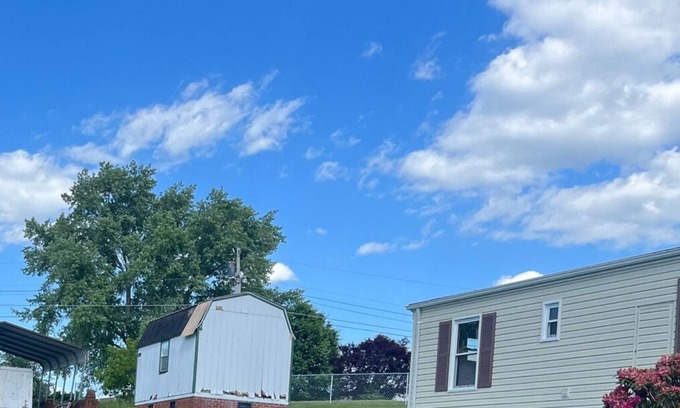 Bristol Casa | Quick Walk to Painter Creek Marina on SOHO- Sleeps 5!