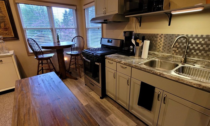 Milan Casa | Quiet 1/1 in Historic Village of Milan, OH just minutes away from Cedar Point