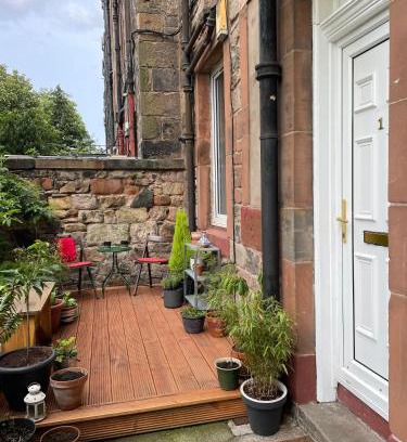 Seafield Apartamento | Quiet 1 Bed with Garden Views Near Leith & City Centre