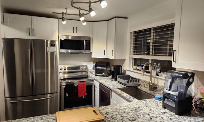 University Place Casa | Quiet 1 bedroom 1 bathroom in University Place