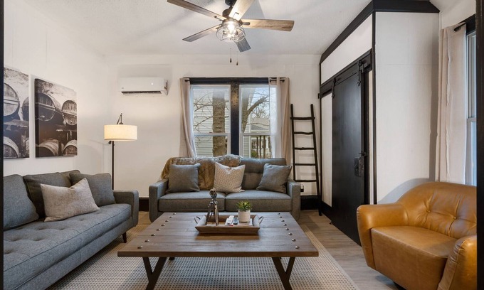 West Central Apartamento | Quiet 2 BD Apartment in Downtown