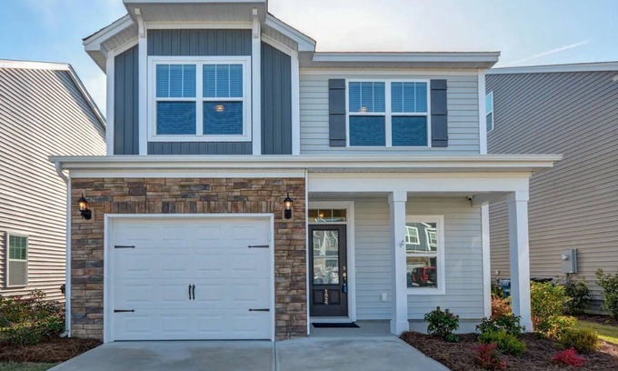 West Columbia Casa | Quiet 2 Bedroom Home minutes to Downtown and Airport (Pet Friendly)