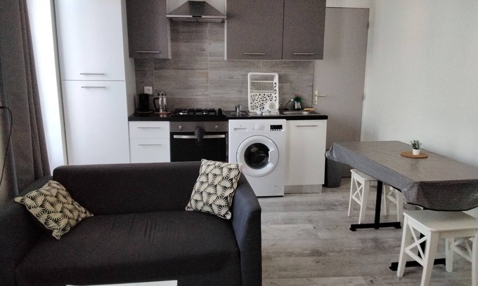 Saint-Martin-sur-Ocre Apartamento | Quiet 2-person studio with garden and enclosed courtyard