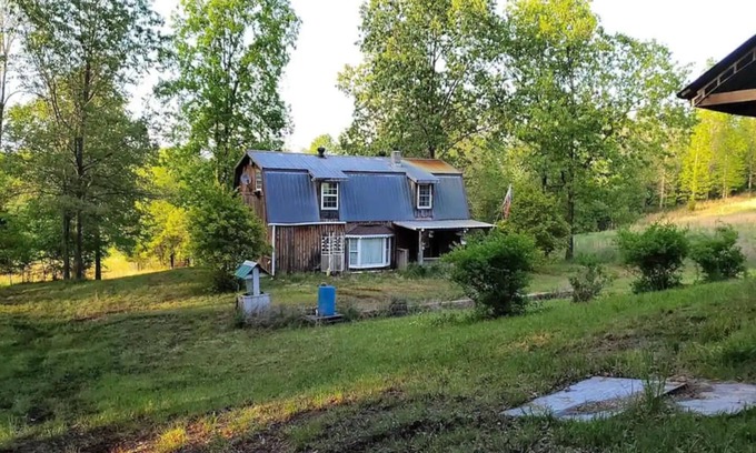 Couch Cabina | Quiet 2 story Cabin on 32 acres near eleven point river