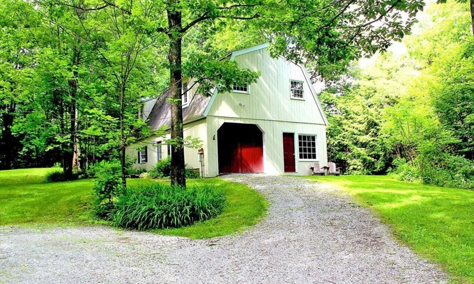 West Stockbridge Casa | Quiet 2BR/1BA Forest-View Barn Apartment – Newly Renovated, Peaceful Escape