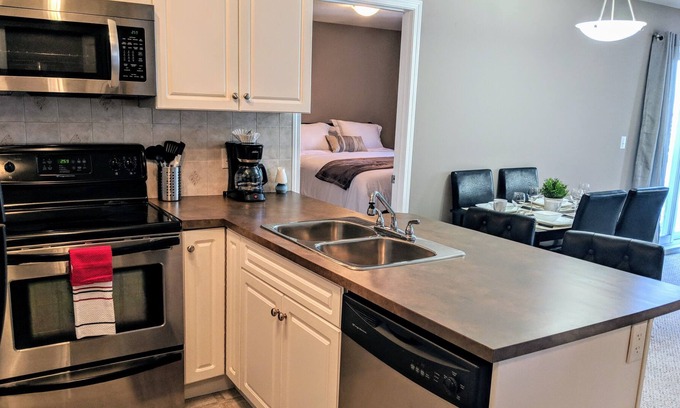 Stony Plain Condominio | Tranquilo 2BR2Bath Cerca de Westview U / G de Estacionamiento